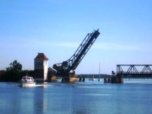Die Klappbrücke bei Lindaunis