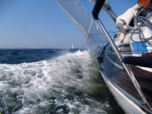 Ganz schön wellig in der Strander Bucht